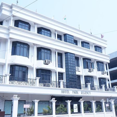 Hotel Park Regency Gorakhpur Exteriör bild