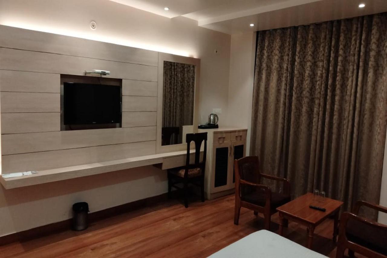 Hotel Park Regency Gorakhpur Exteriör bild