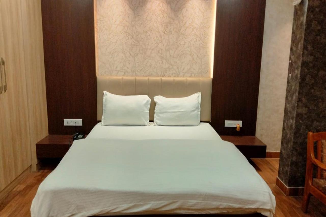 Hotel Park Regency Gorakhpur Exteriör bild