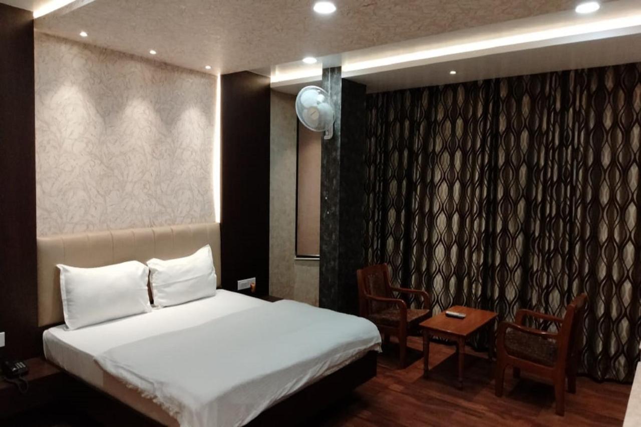 Hotel Park Regency Gorakhpur Exteriör bild
