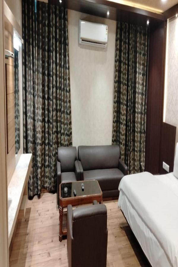 Hotel Park Regency Gorakhpur Exteriör bild