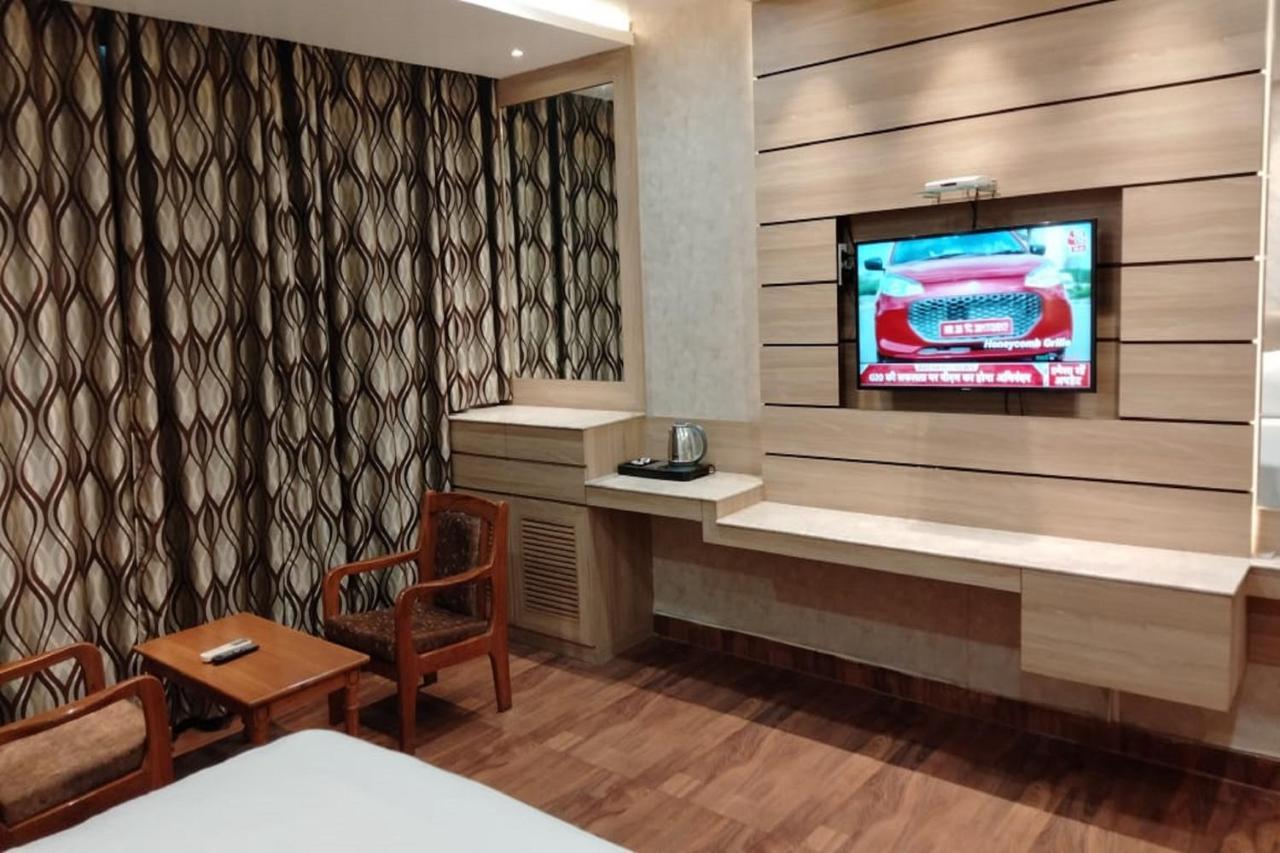 Hotel Park Regency Gorakhpur Exteriör bild