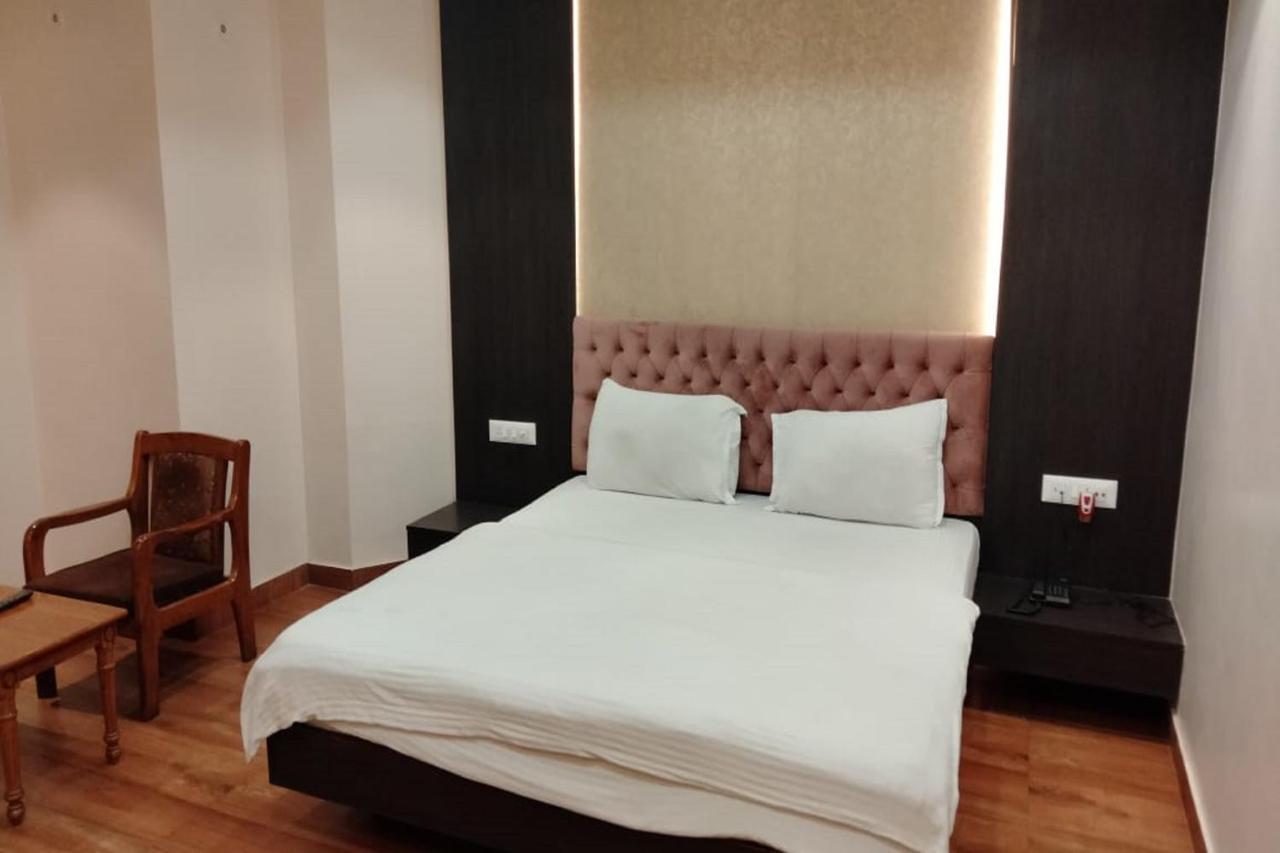 Hotel Park Regency Gorakhpur Exteriör bild