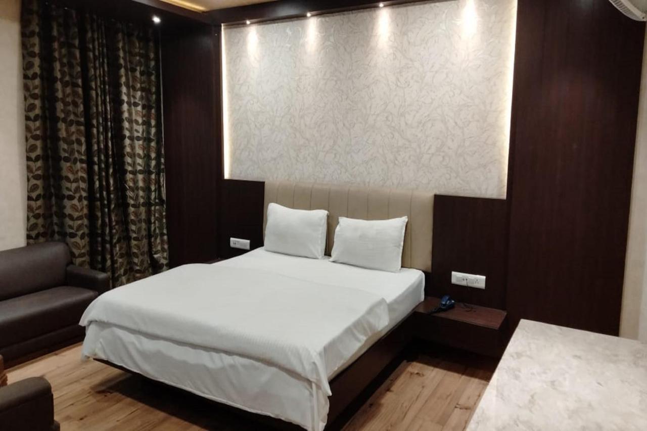 Hotel Park Regency Gorakhpur Exteriör bild