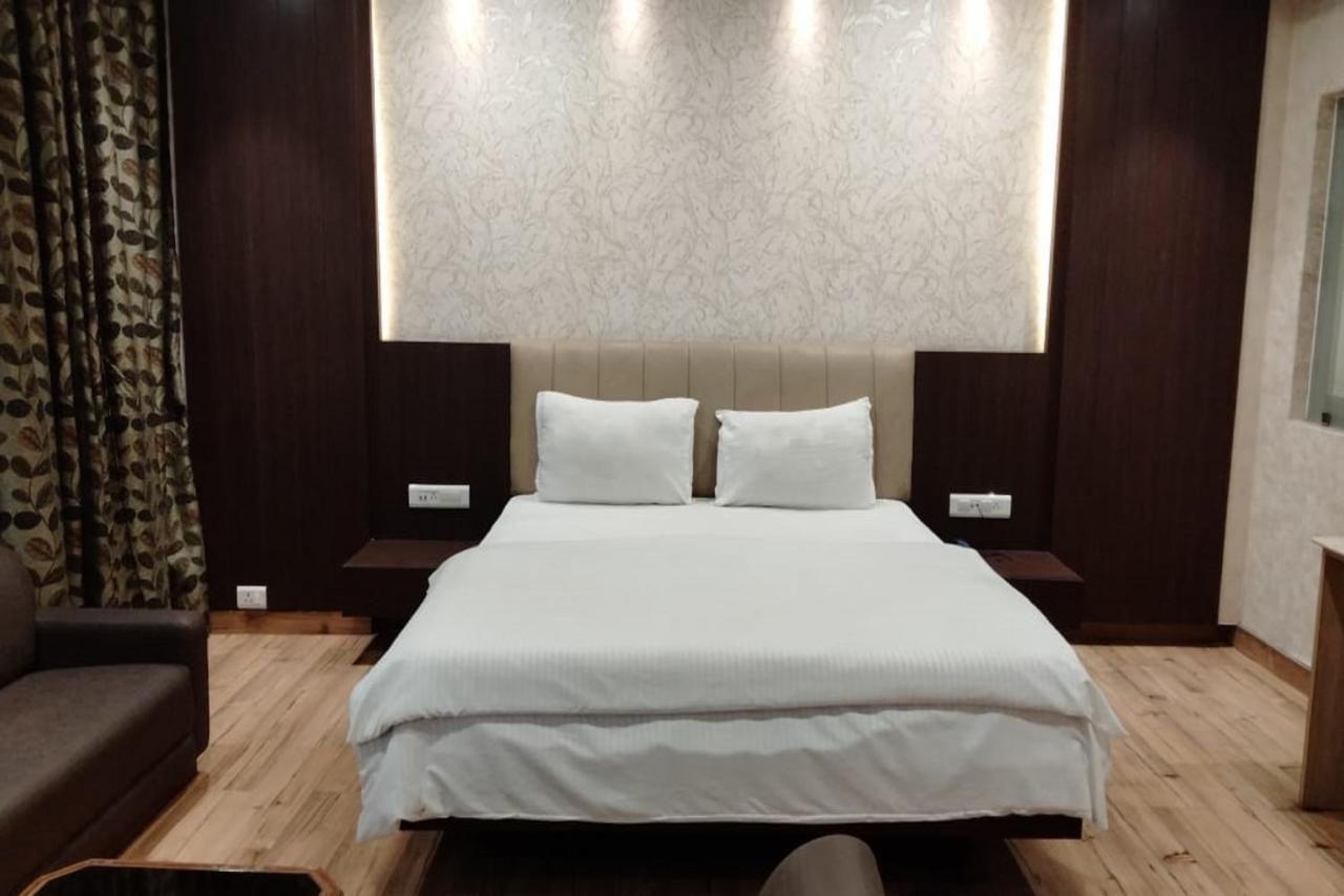 Hotel Park Regency Gorakhpur Exteriör bild