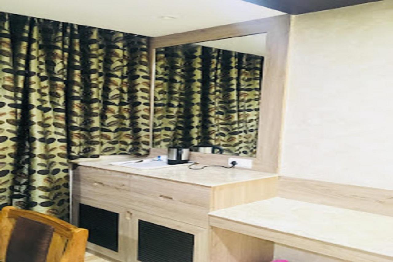 Hotel Park Regency Gorakhpur Exteriör bild