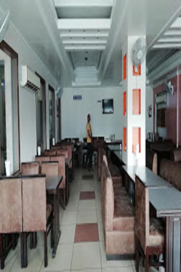 Hotel Park Regency Gorakhpur Exteriör bild