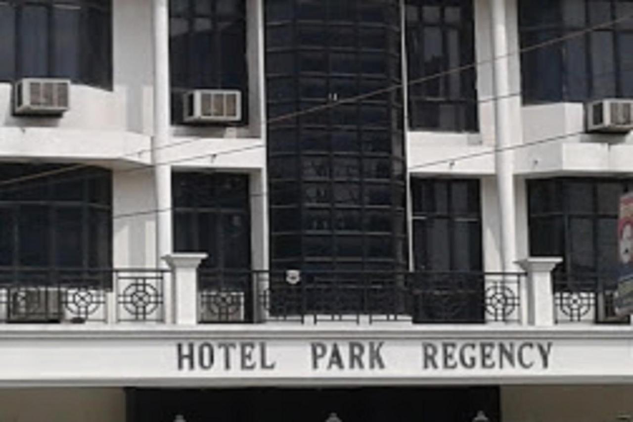 Hotel Park Regency Gorakhpur Exteriör bild