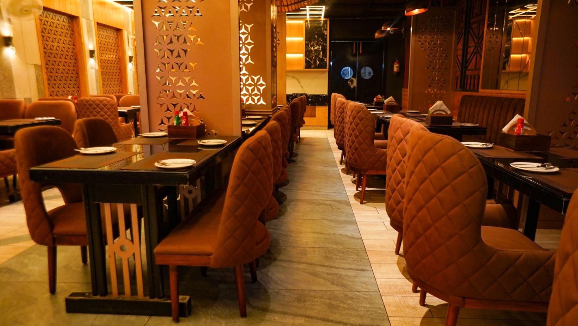 Hotel Park Regency Gorakhpur Exteriör bild
