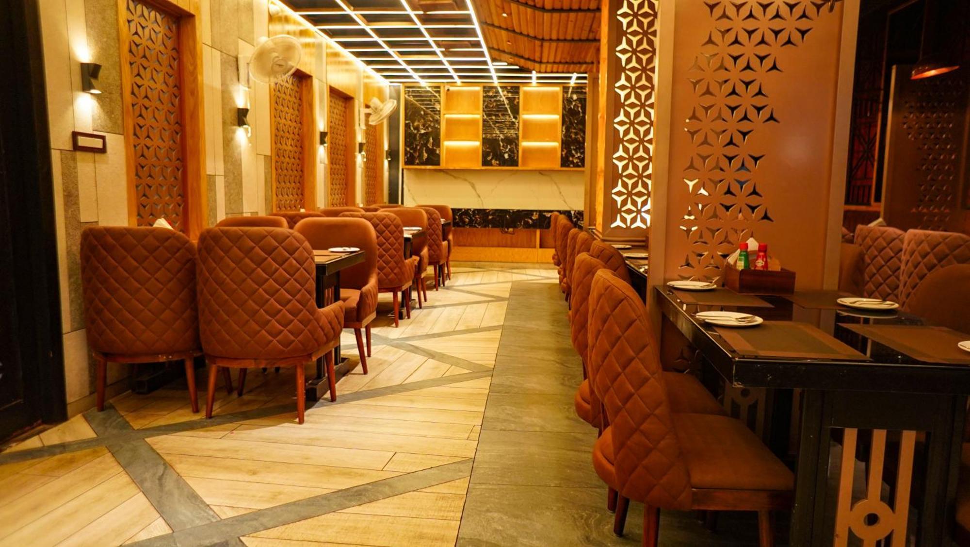 Hotel Park Regency Gorakhpur Exteriör bild