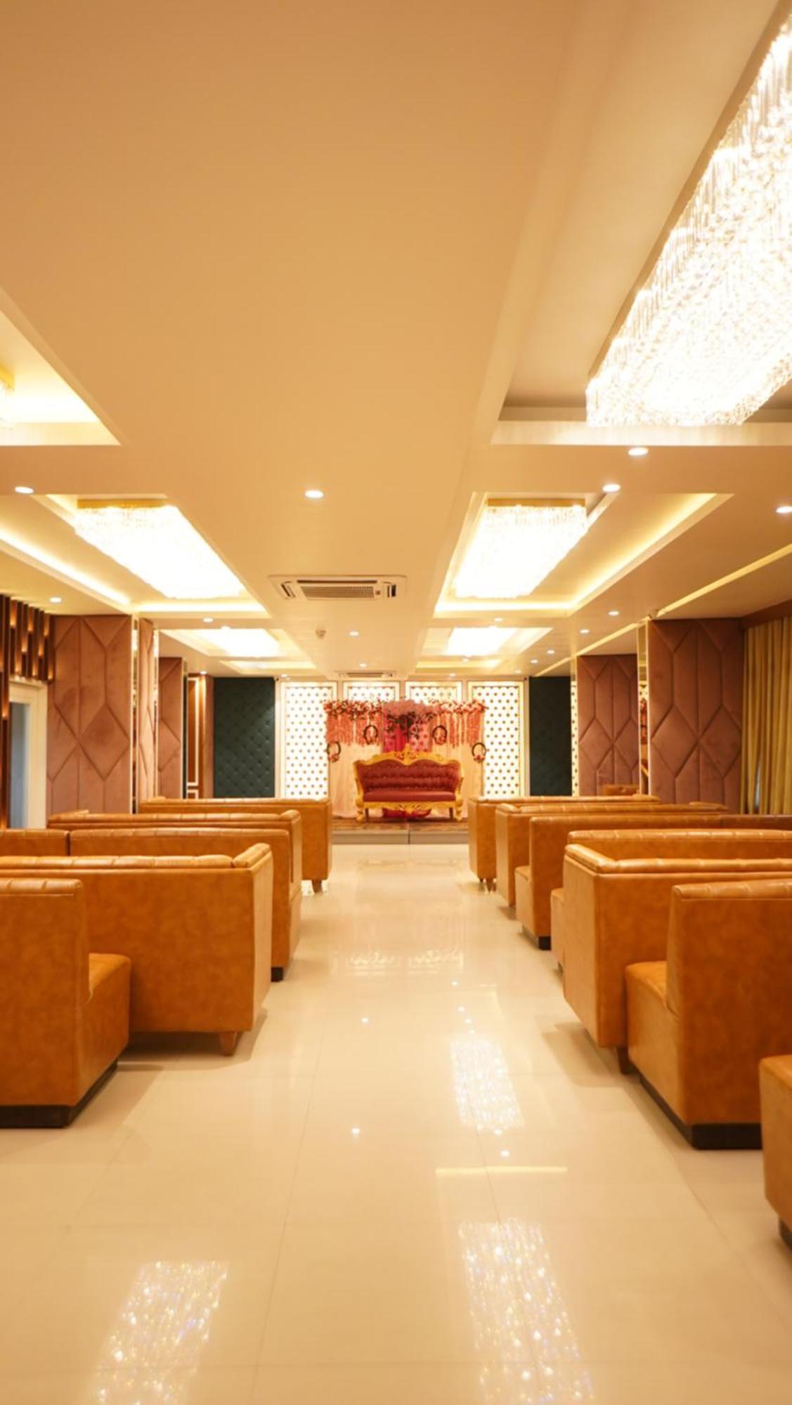 Hotel Park Regency Gorakhpur Exteriör bild