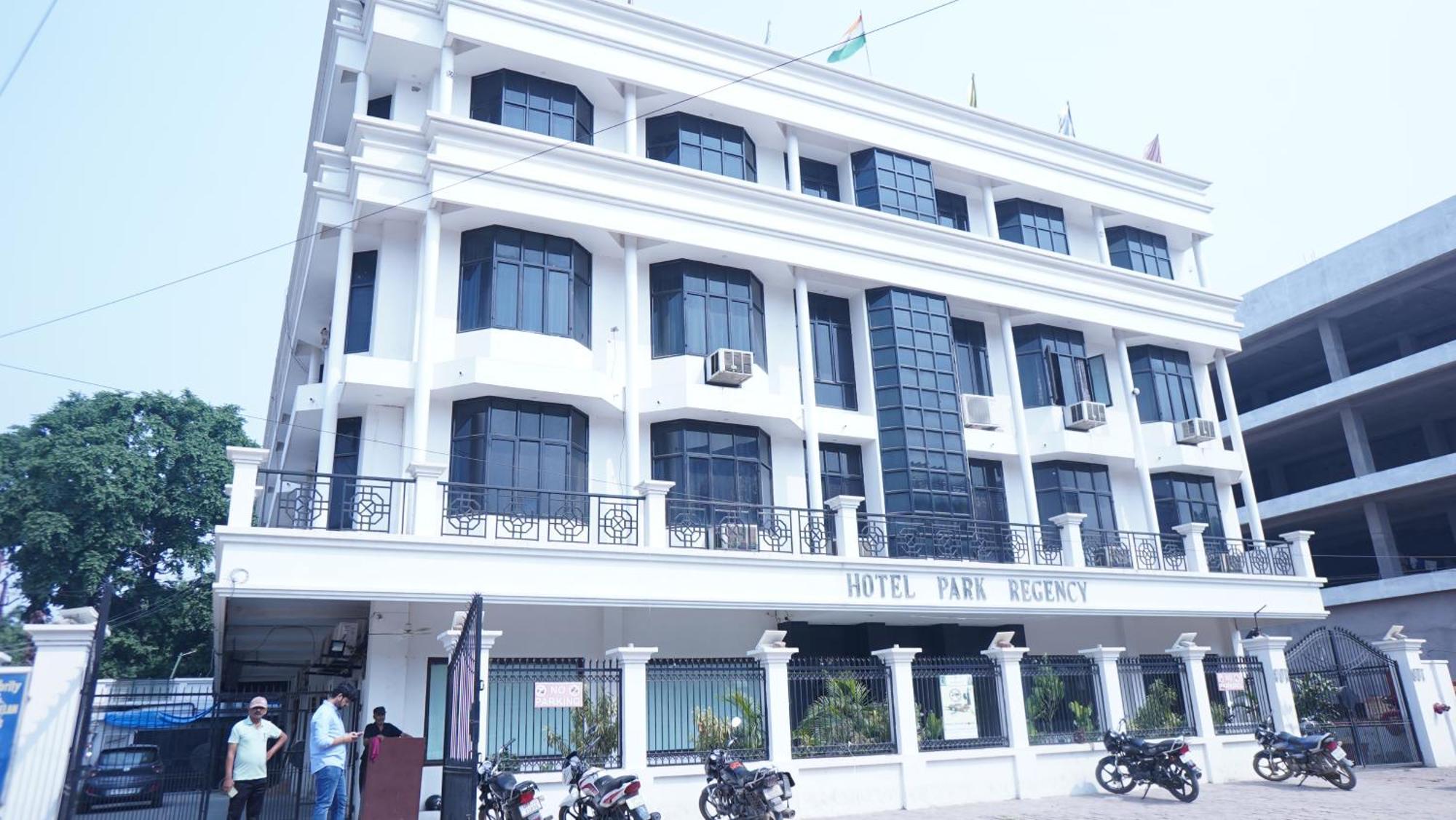 Hotel Park Regency Gorakhpur Exteriör bild
