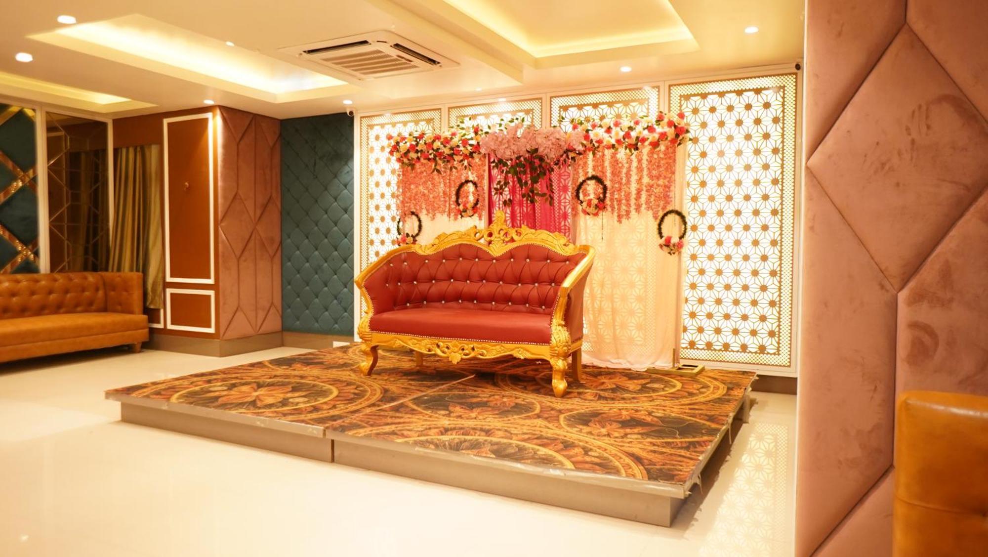 Hotel Park Regency Gorakhpur Exteriör bild