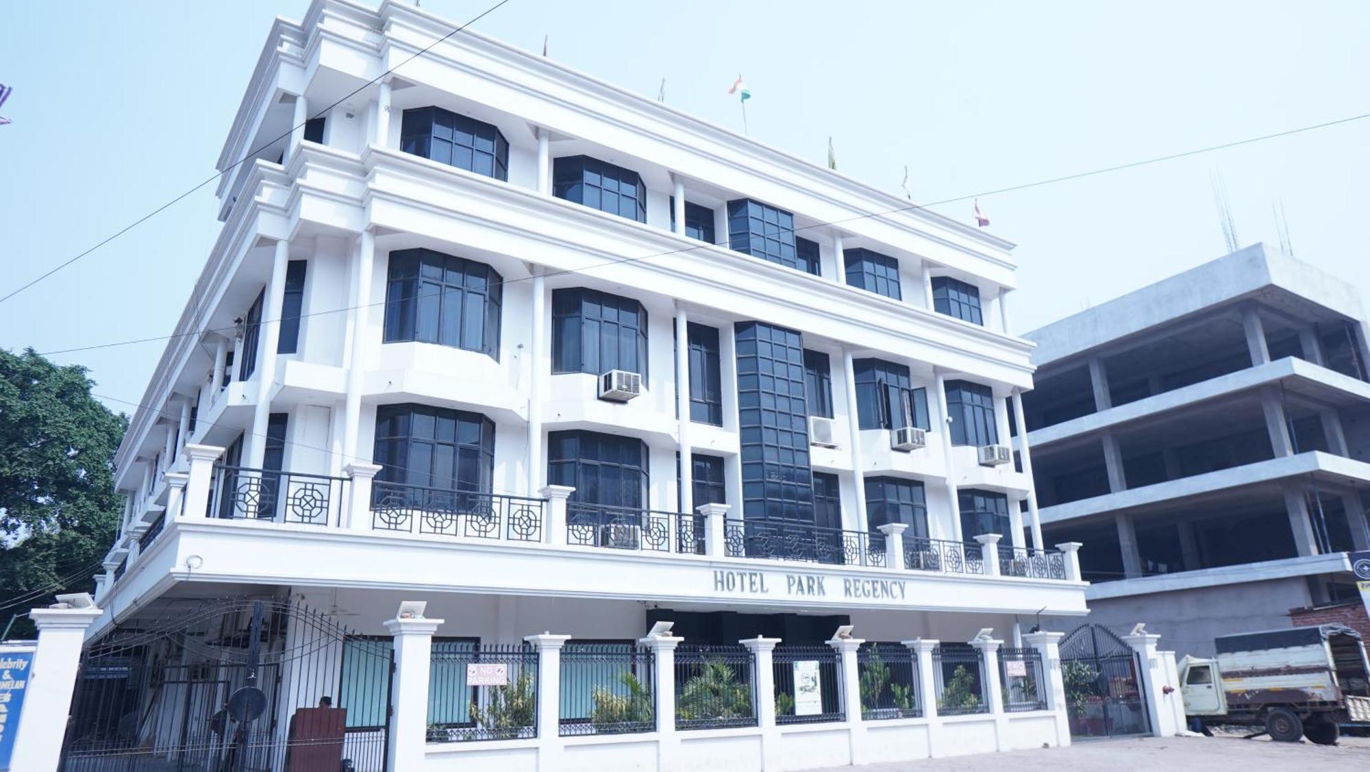 Hotel Park Regency Gorakhpur Exteriör bild